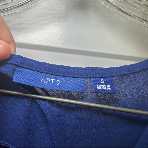 NWT Apt. 9 Blue V Neck Sleeveless Blouse size S - Picture 2 of 8